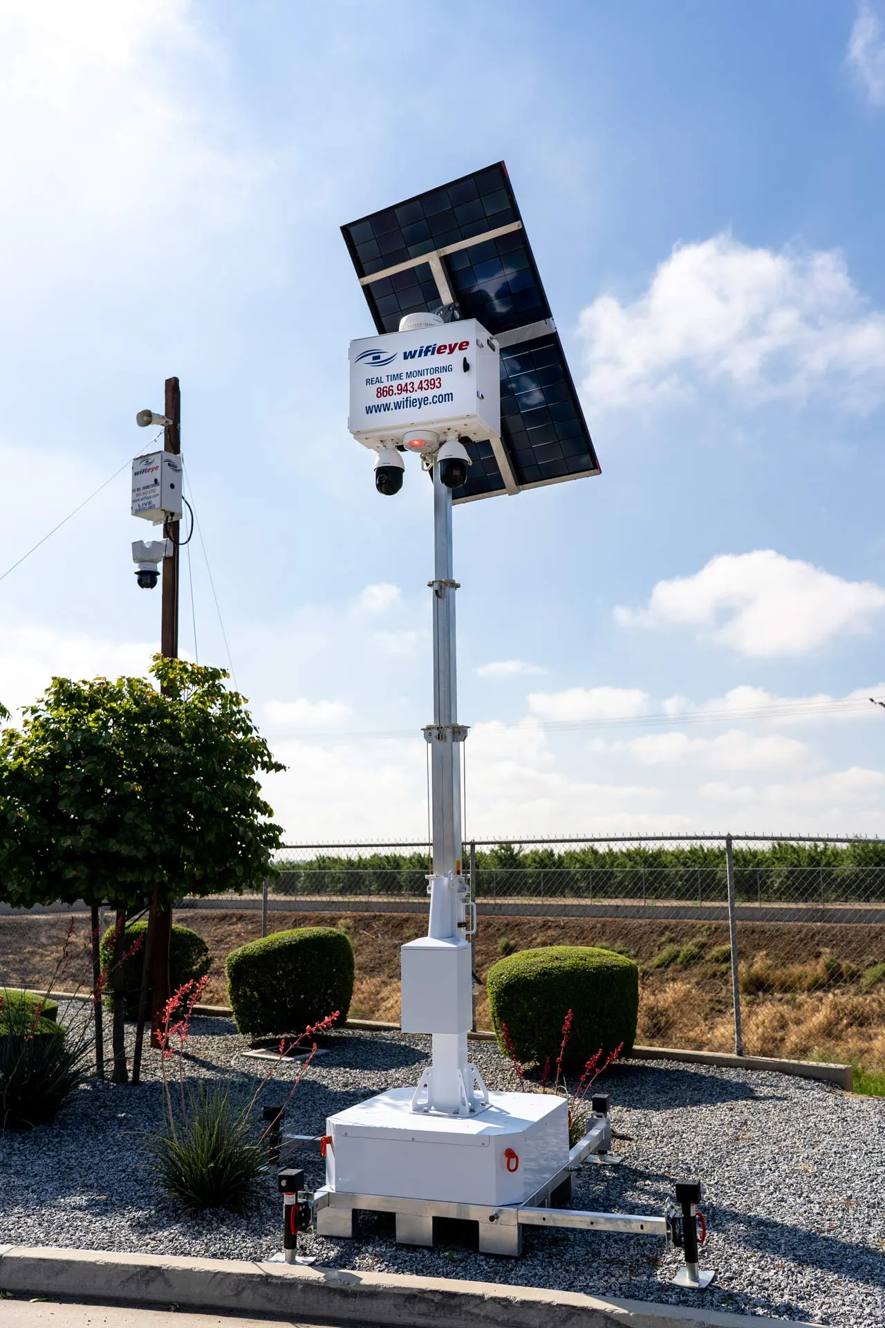 Worker setting up a wifieye camera tower