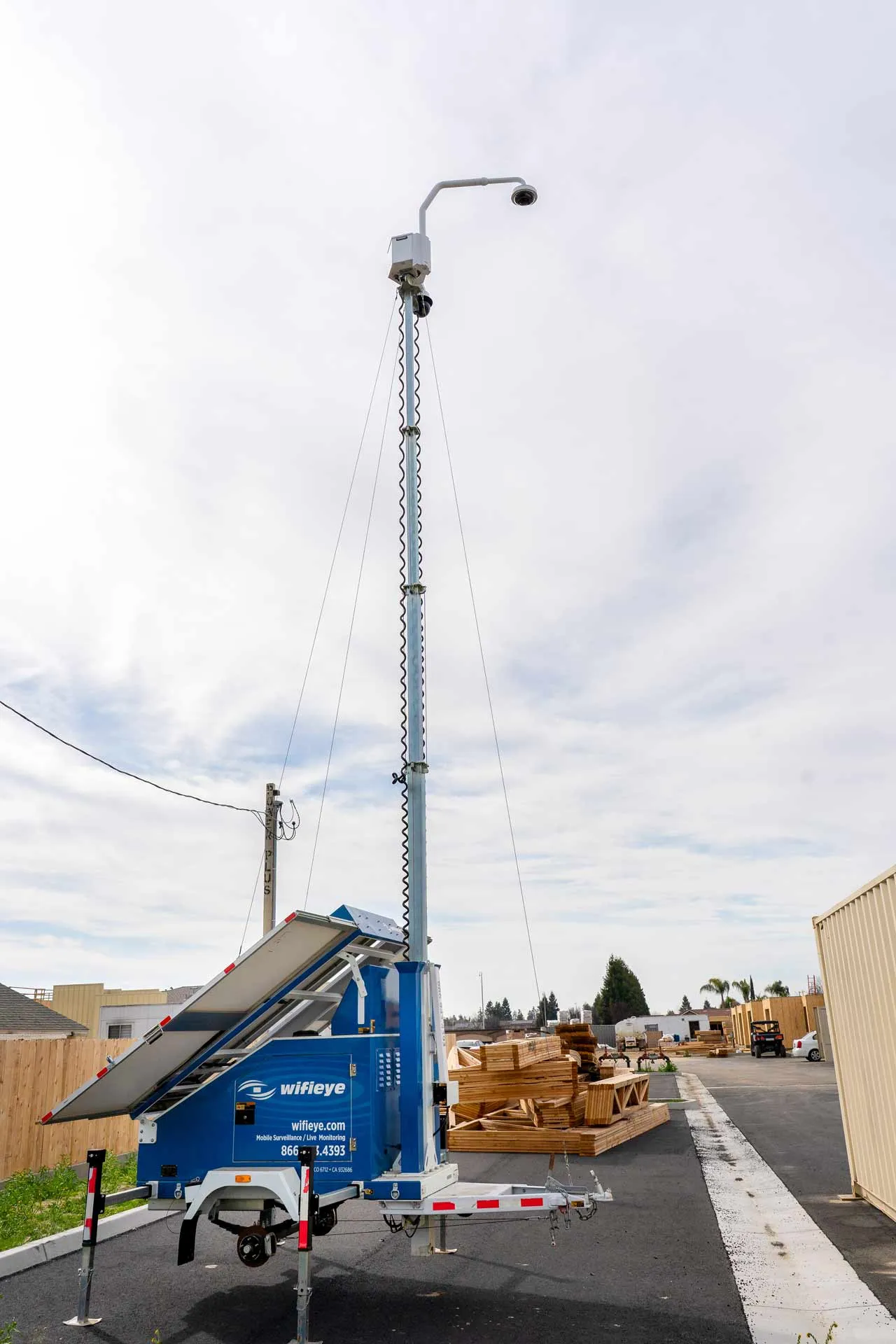 wifieye mobile surveillance tower on a job site